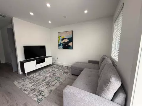 2217 NW 7th St #1380876P, Miami, FL 33125