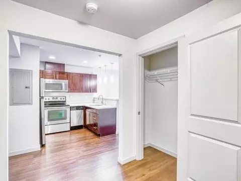 3295 SW Avalon Way, Seattle, WA 98126