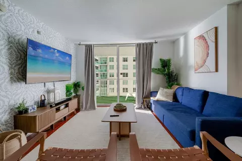 1 NW 12th St #1373699P, Miami, FL 33136