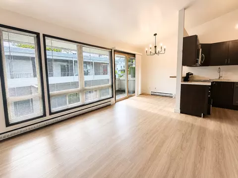 921 N 96th St #16, Seattle, WA 98103