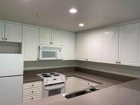 321 10th Ave S, Seattle, WA 98104