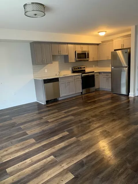 998 N Washington Ave, Green Brook, NJ 08812