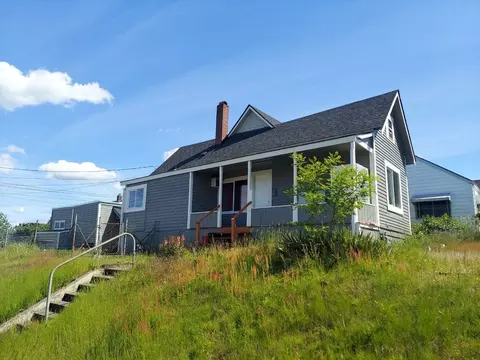 702 E Division Ln, Tacoma, WA 98404