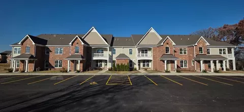 370 Timber Pointe Dr, Joliet, IL 60431