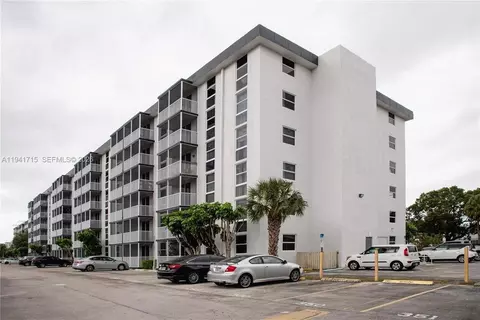 16950 W Dixie Hwy #B320, North Miami Beach, FL 33160