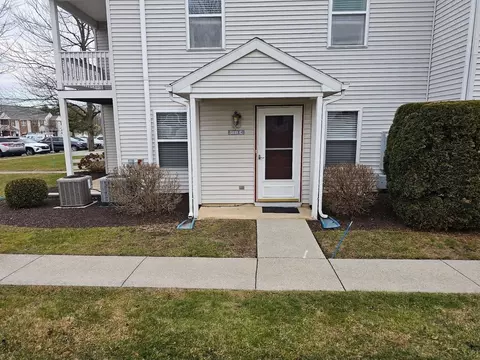 5811 Hidden Lake Dr #C, Harrisburg, PA 17111