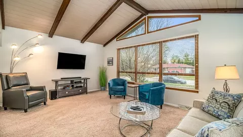 886 Arthur Dr #1285093P, Elgin, IL 60120