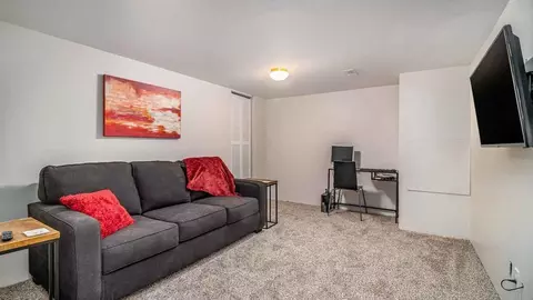 886 Arthur Dr #1285093P, Elgin, IL 60120