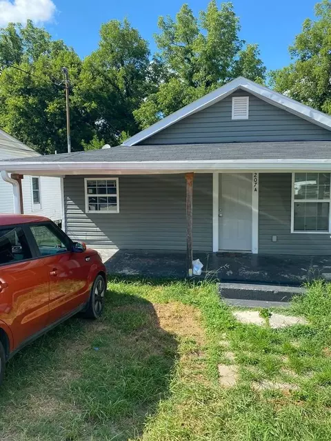 207 E 16th St #A, Columbia, TN 38401