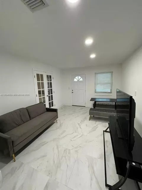 2320 SW 44th St #B, Fort Lauderdale, FL 33312