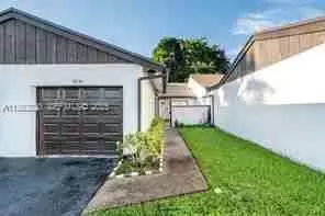 9234 Wedgewood Ln #D7, Tamarac, FL 33321