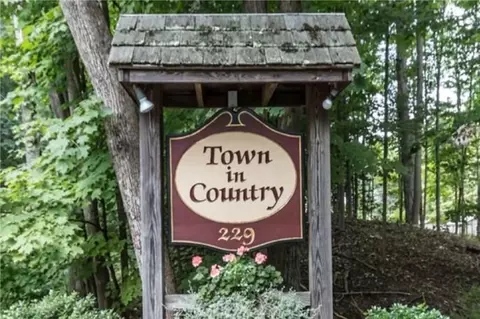 229 Bacon Pond Rd #232, Woodbury, CT 06798