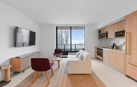 125 NE 6th St #1389643P, Miami, FL 33132