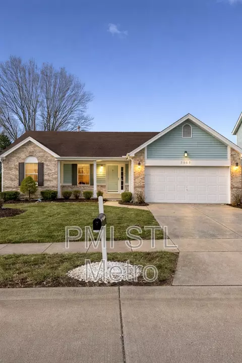 3865 Kentucky Derby Dr, Old Jamestown, MO 63034