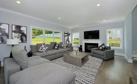 19 Quail Run #1323930P, Southampton, NY 11968