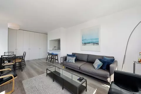 337 W 48th St #1323948P, New York, NY 10036