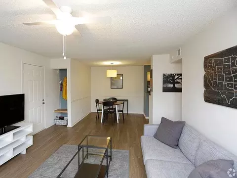 10500 Hillcrest Rd, Kansas City, MO 64134