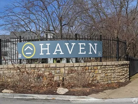 10500 Hillcrest Rd, Kansas City, MO 64134