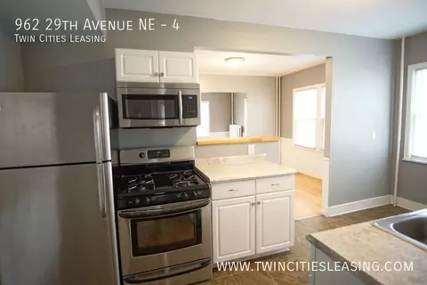962 29th Ave NE #4, Minneapolis, MN 55418