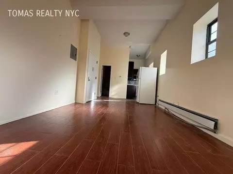 712 E 214th St, New York, NY 10467