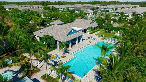 2614 Seychelles Cir, Naples, FL 34112