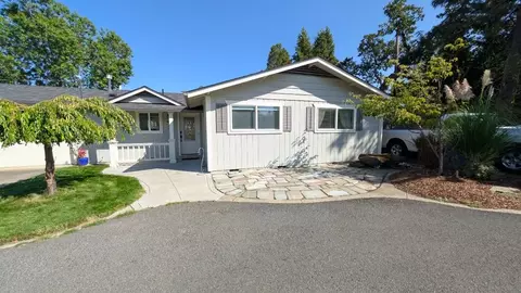 490 G St, Jacksonville, OR 97530