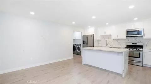 12558 12 Vanowen St, North Hollywood, CA 91605