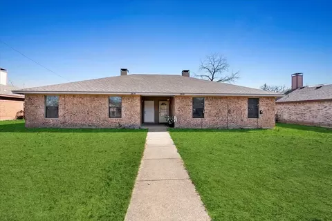 2828 Cottonwood Ln, Balch Springs, TX 75180