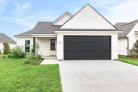 203 Benson Grove Dr, Youngsville, LA 70592