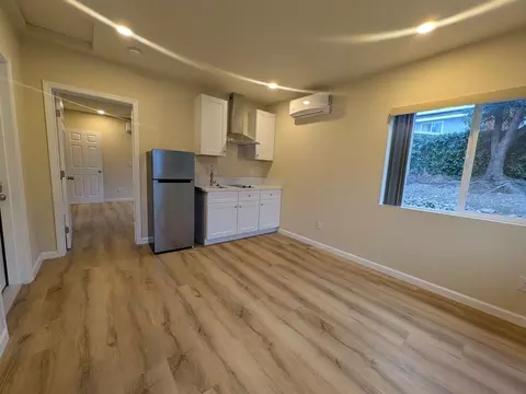 1938 N Mills Ave, Claremont, CA 91711