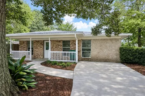601 Spanish Acres Dr, Bay St Louis, MS 39520