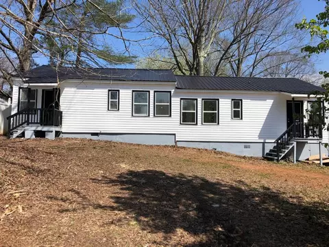 10 Circle Dr, Martinsville, VA 24112