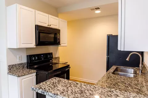 116 America St #B, Charleston, SC 29403