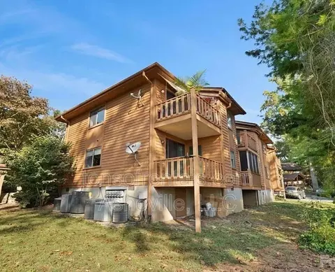 581 Courtwood Ln #3, Hendersonville, NC 28739