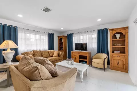 2250 SE 5th St #1380878P, Pompano Beach, FL 33062