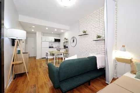 388 W 38th St #1383561P, New York, NY 10018