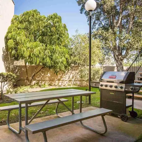 6191 Orange Ave, Cypress, CA 90630