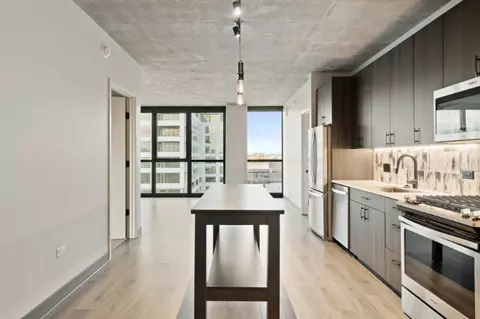 181 N Ada St, Chicago, IL 60607