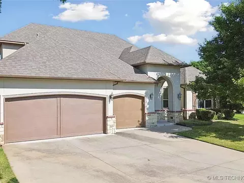 11285 S 73rd Ct E, Bixby, OK 74008