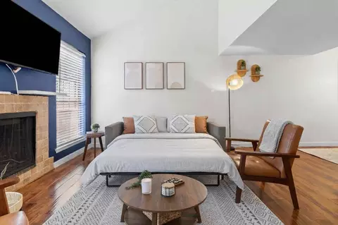 800 S 1st St #1422351P, Austin, TX 78704