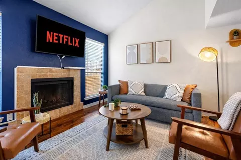 800 S 1st St #1422351P, Austin, TX 78704