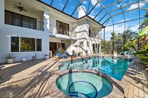 4048 Las Palmas Way, Sarasota, FL 34238
