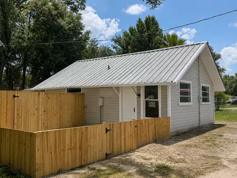 5168 Crooked Ln, Zephyrhills, FL 33541