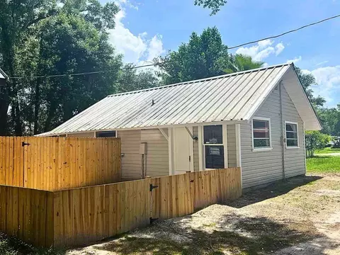 5168 Crooked Ln, Zephyrhills, FL 33541