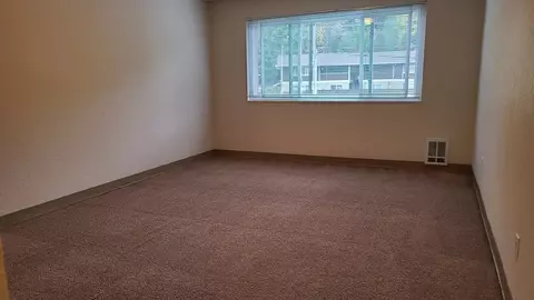 1625 S Kent Des Moines Rd #30, Des Moines, WA 98198