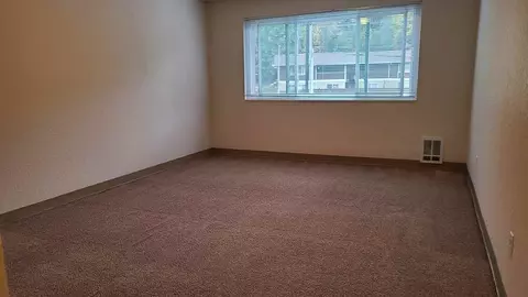1625 S Kent Des Moines Rd #30, Des Moines, WA 98198
