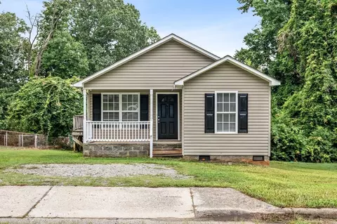 2015 Rath St, Greensboro, NC 27406
