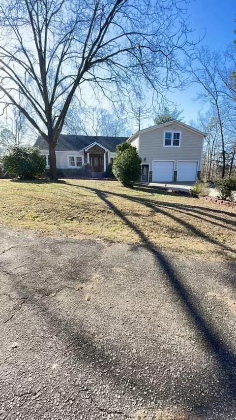 31 W Golden Strip Dr, Mauldin, SC 29662