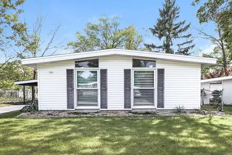 790 Pebble Ln, Florissant, MO 63033