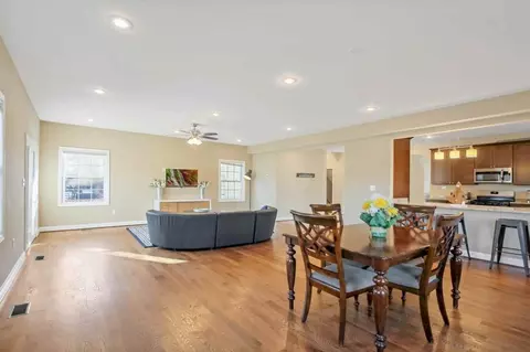624 S Washington St #1395358P, Falls Church, VA 22046